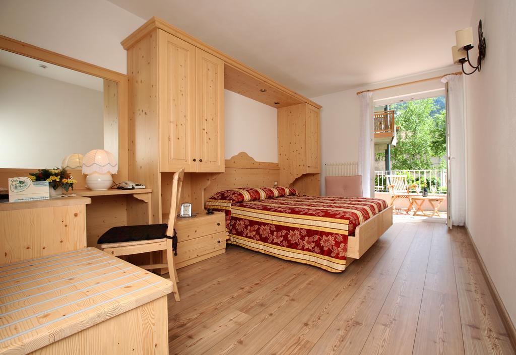 Hotel Garni Villanova Molveno Kültér fotó