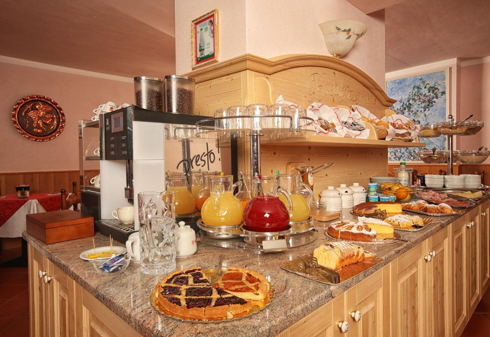 Hotel Garni Villanova Molveno Kültér fotó